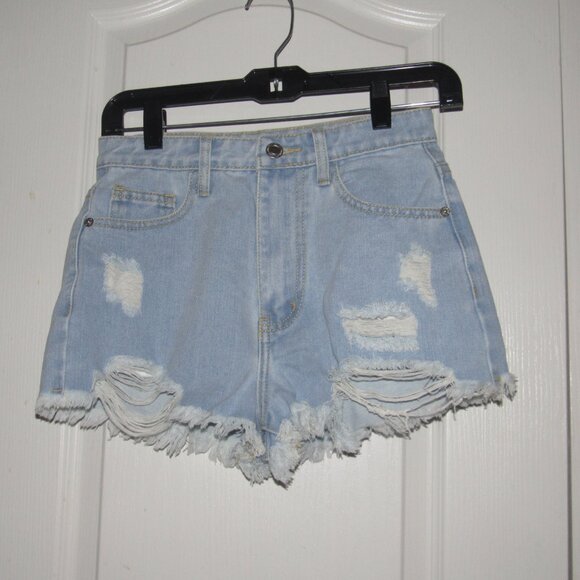 NWT PRETTYLITTETHING Light Wash Ripped Denim Shorts Size 0 - Picture 1 of 3